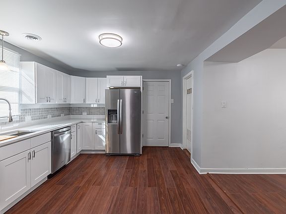 5th image of 8542 S Oglesby Ave