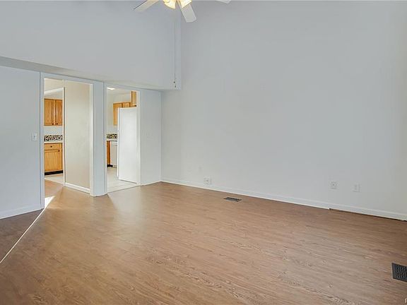 3rd image of 245 Lottie St #1