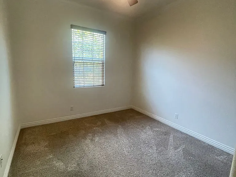 1518 Valencia Ave — Photo 12