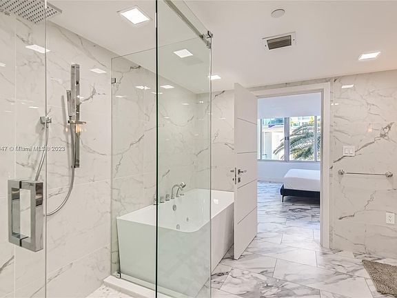 4th image of 1000 West Ave APT 201