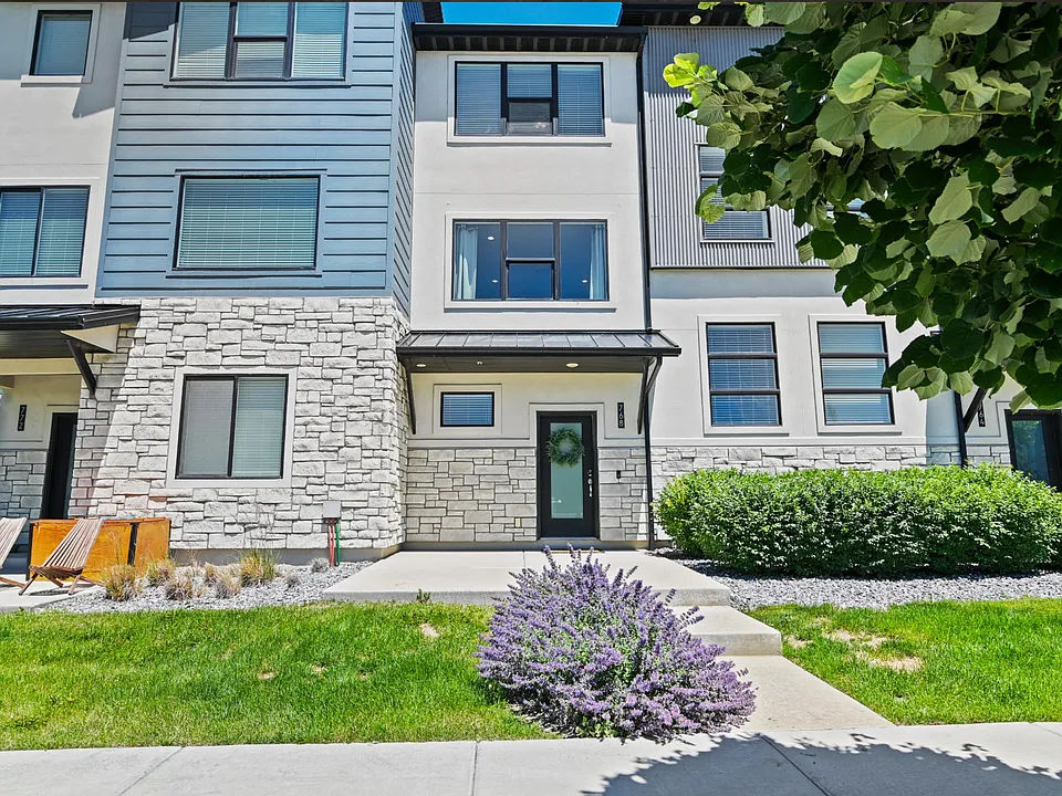 768 W Harvest Glen Rd