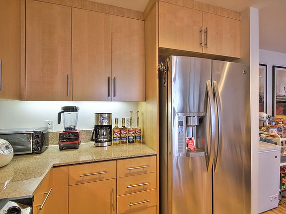 2nd image of 38 N Almaden Blvd Unit 1015