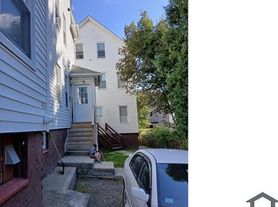 11 Suffield St, Worcester, MA