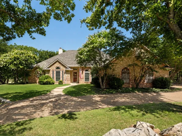 222 Hart Ct, Runaway Bay, TX 76426