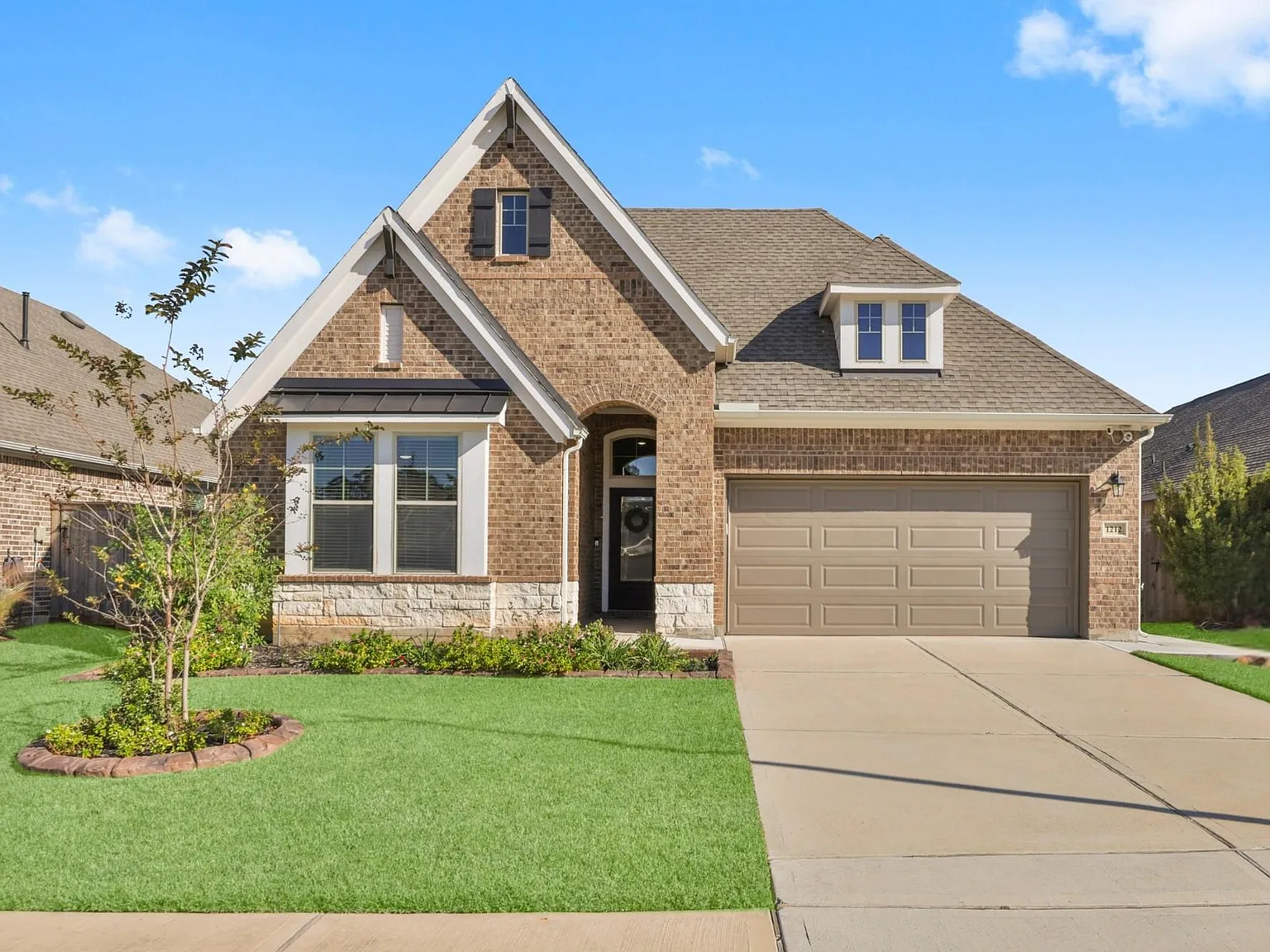 4 bed, 3.0 bath, 2680 sqft, $2,950 — Photo 1