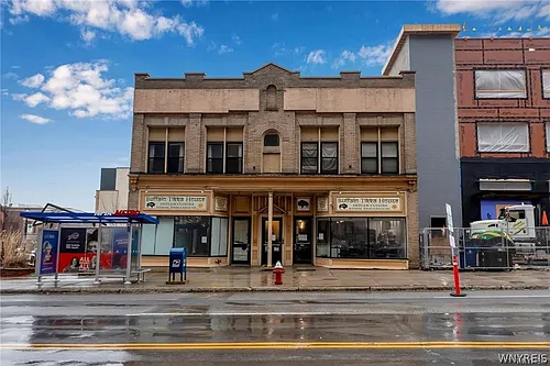 946 Main St Photo 1