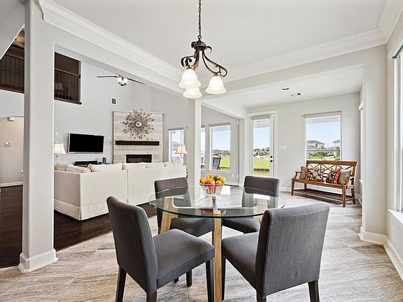 5th image of 530 Amalfi Drive