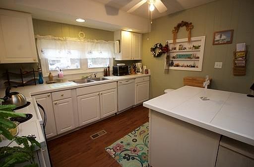 5th image of 18 Deer Hill Ln
