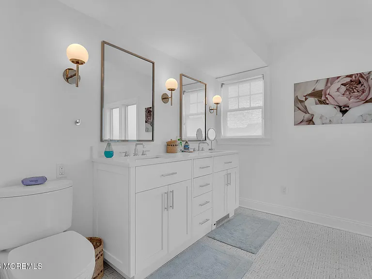 112 Sylvania Ave — Photo 37