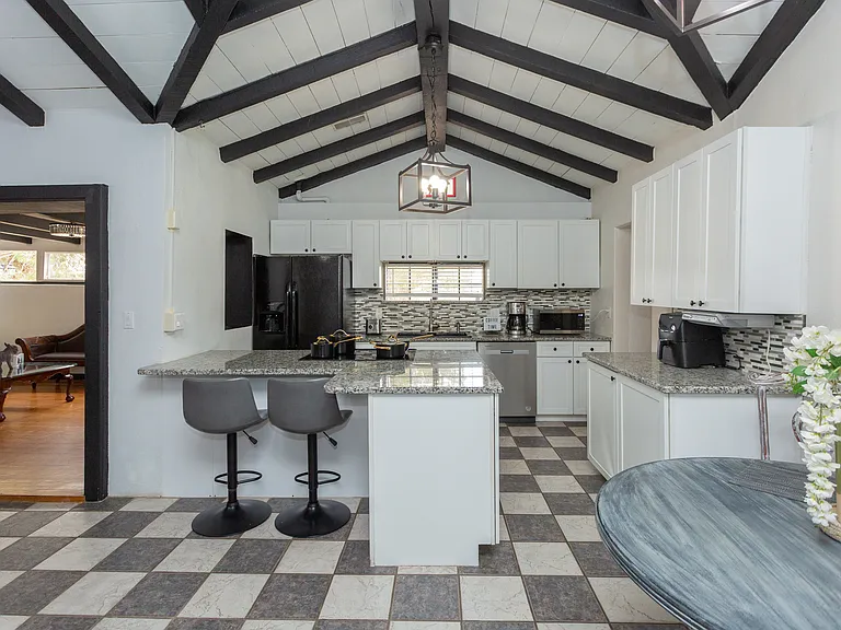 610 W Hermosa Dr — Photo 14