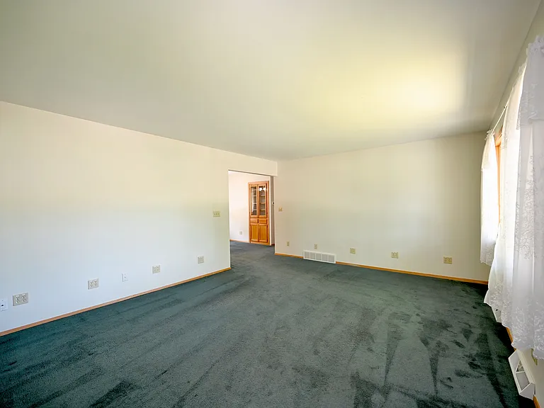 409 Linwood Ave — Photo 7