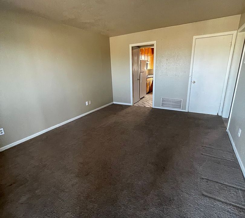 1st image of 700 S McGee St #102