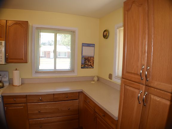 3rd image of 15333 Hill Ct