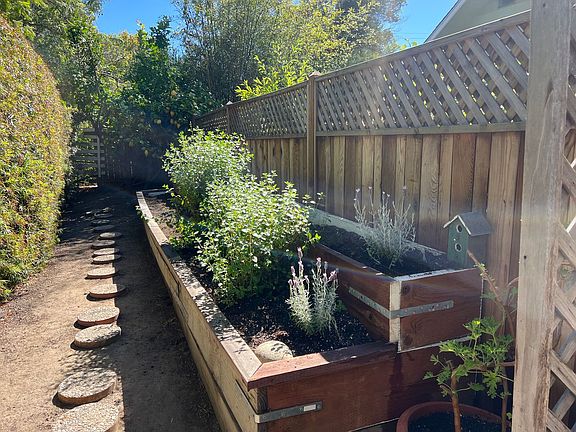 3rd image of 820 W Mission St
