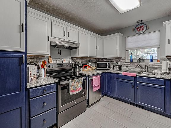4th image of 104 Deer Park Cir