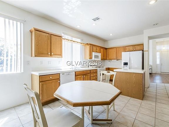 Kitchen. Island..Open Bright Floorplan