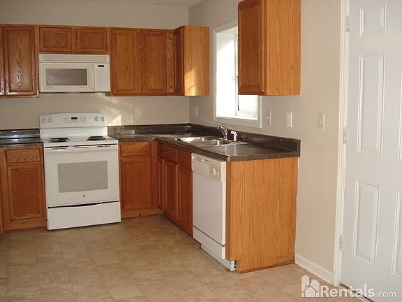4th image of 7038 Ravenwood Ln