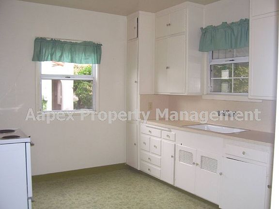 5th image of 21134 Montgomery Ave