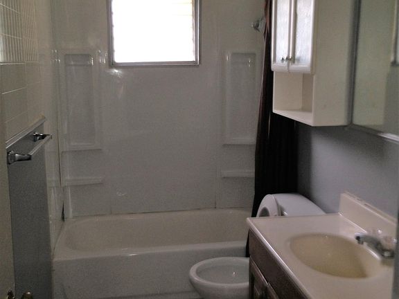 4th image of 3107 Bragg St