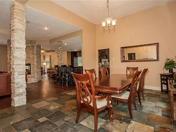 5th image of 15457 Crown Oaks Dr