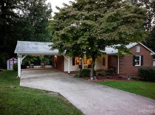 314 Foxcroft Dr, Asheville, NC 28806