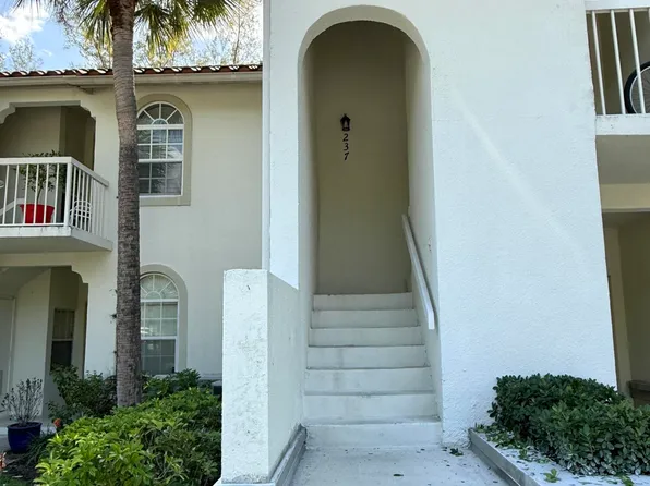 237 Cypress Point Drive #237, Palm Beach Gardens, FL 33418