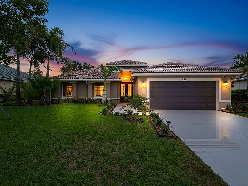 421 SW Crabapple Cv