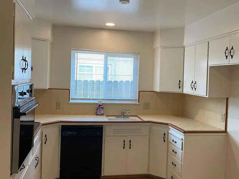 2574 Harvard Ave — Photo 12