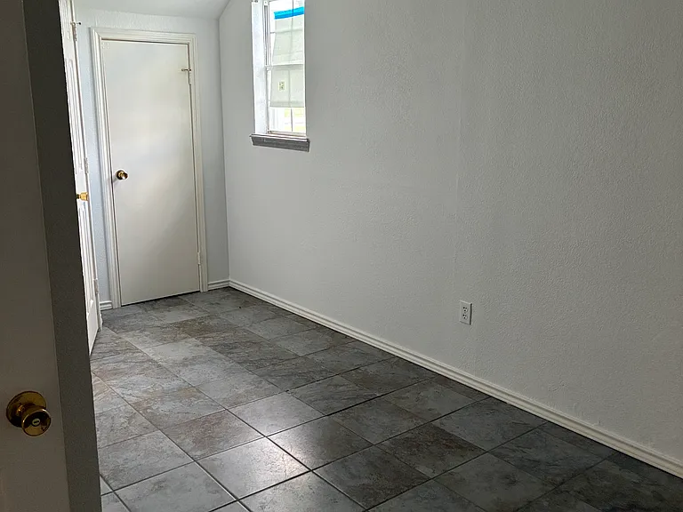 406 N Denny St #B — Photo 7