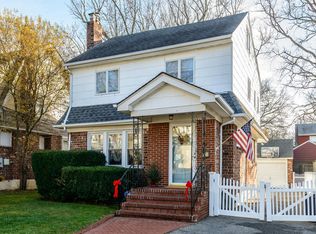 64 Bar Beach Rd, Port Washington, NY 11050