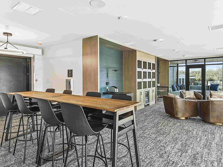 Solis Midtown — Photo 36