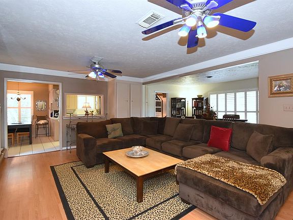 3rd image of 12319 Queensbury Ln