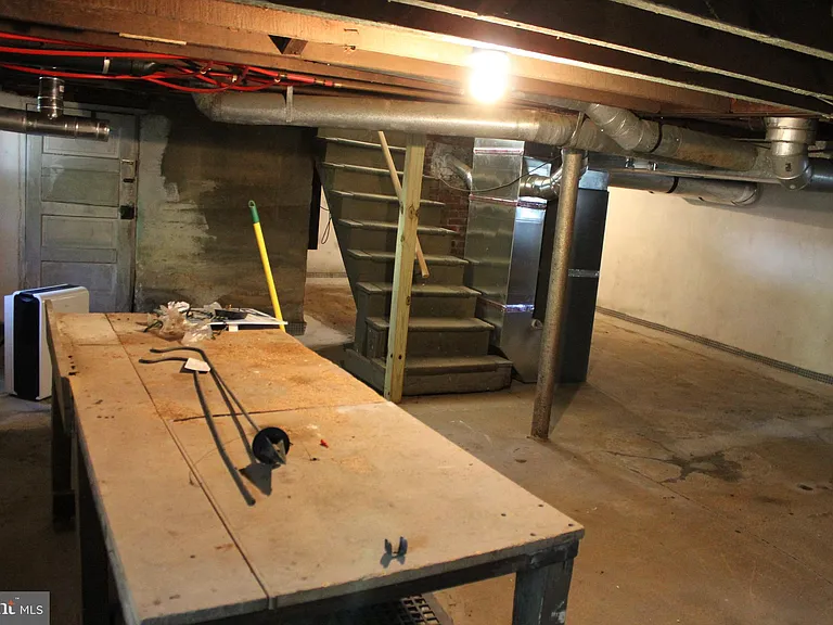 34 S Poplar Ave — Photo 18