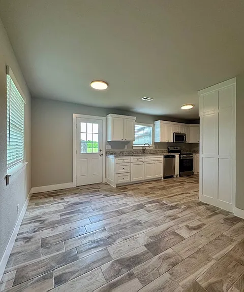 747 Austin Ave — Photo 5