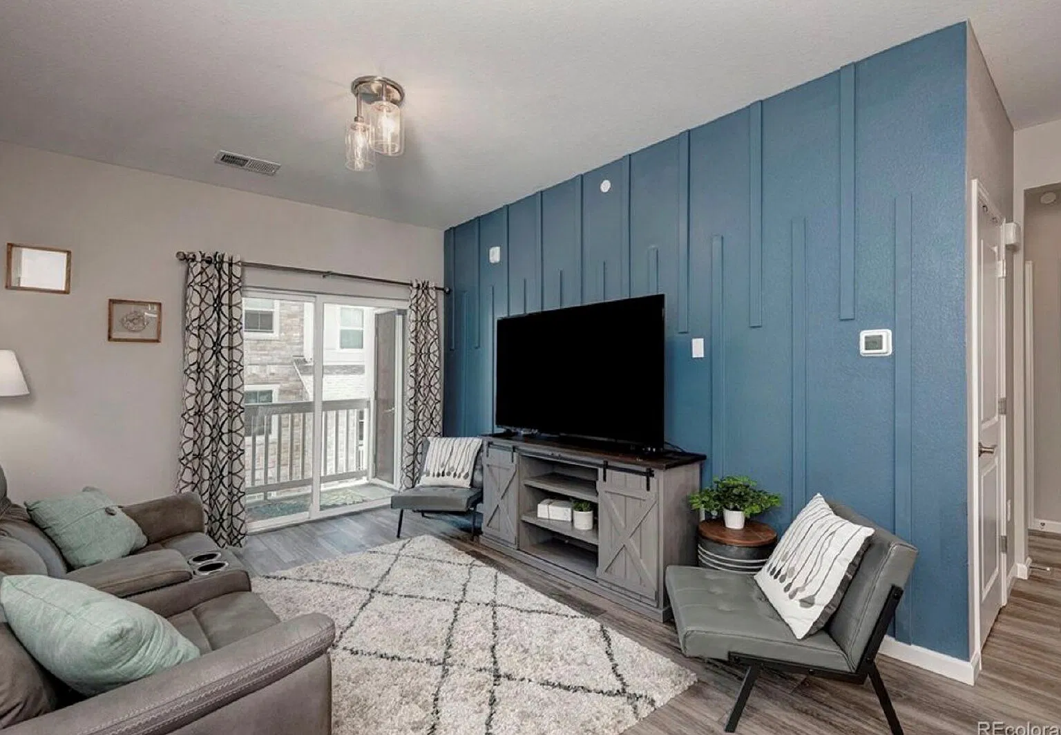 2 bed, 1.0 bath, 864 sqft, $1,695 — Photo 2