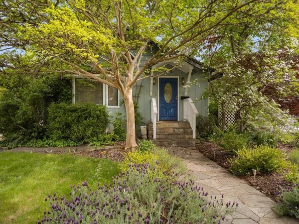 847 NW 5th St, Grants Pass, OR 97526