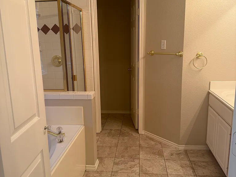 4600 Spanishmoss Dr — Photo 12