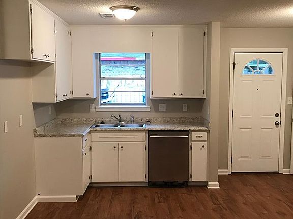 4th image of 6139 Pinebrook Dr