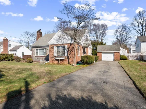 12 Maple Avenue, Bethpage, NY 11714