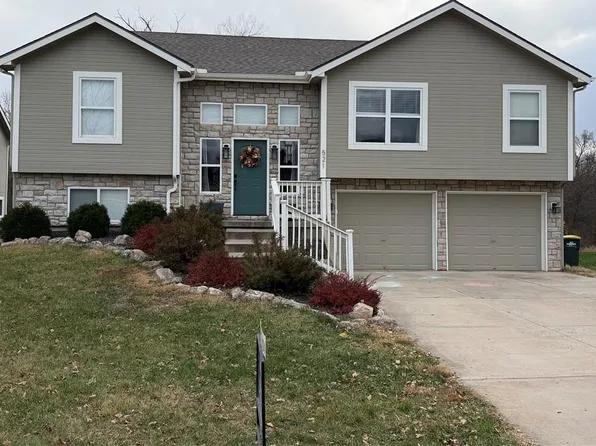 521 Hillbrook Dr, Lansing, KS 66043