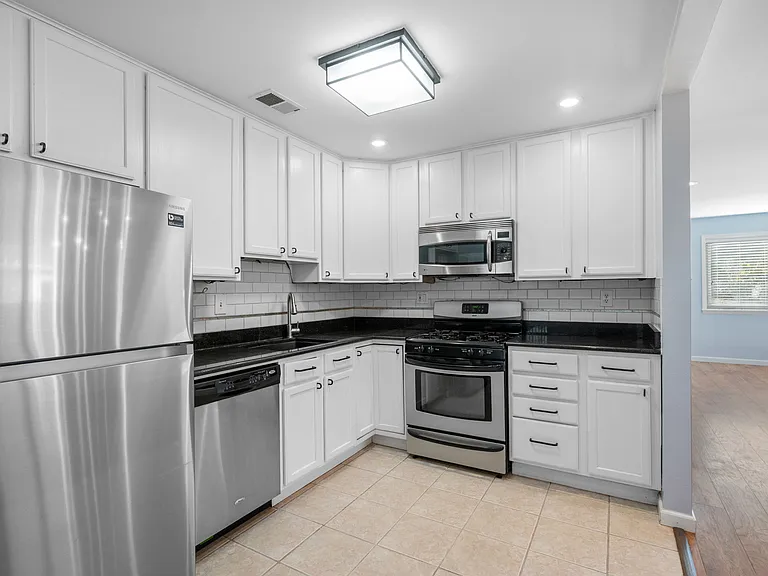 1060 Uvalda St — Photo 5
