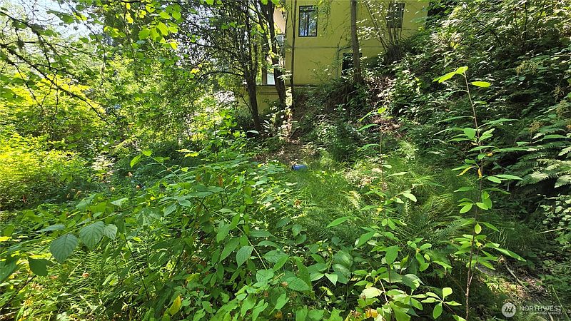 3rd image of 501 33rd Avenue S