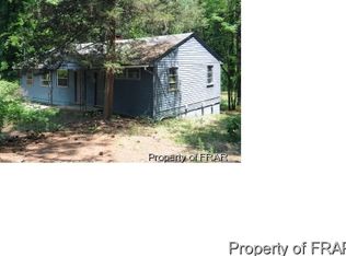 140 Lakeshore Dr, Spring Lake, NC 28390