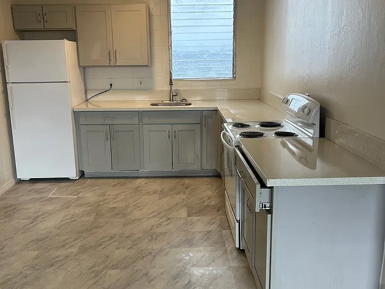 Ali'i Manor Apartments — Photo 6