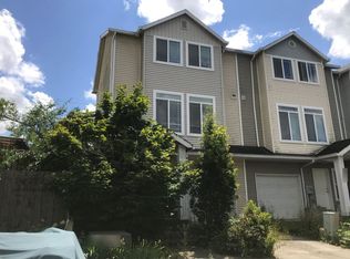 10428 SE Oak St, Portland, OR 97216