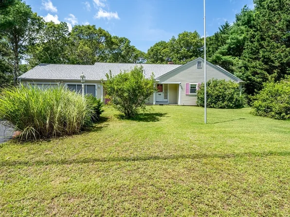 61 White Oak Trl, Barnstable, MA 02630