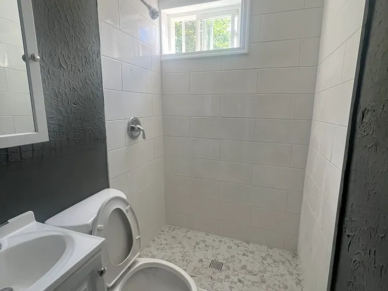 1307 Hanson St — Photo 4