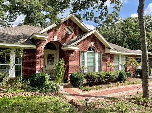 20 Catalina Ln, Hilltop Lakes, TX 77871