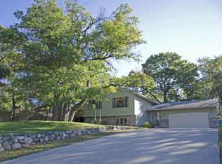 2640 Holly St S, Cambridge, MN 55008