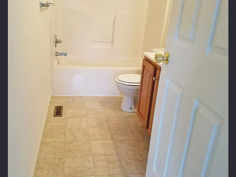 1012 Alexander Dr — Photo 7